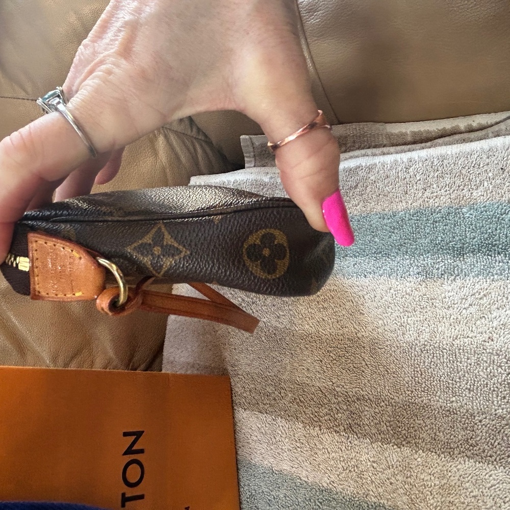 Beautiful 💯% authentic Louis Vuitton POCHETTE accessories monogram - Picture 11 of 12